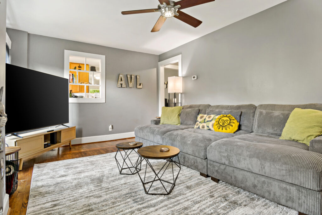 07-41BlackstoneAve_006