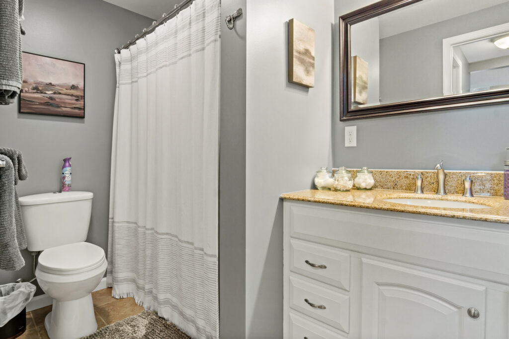 22-41BlackstoneAve_021